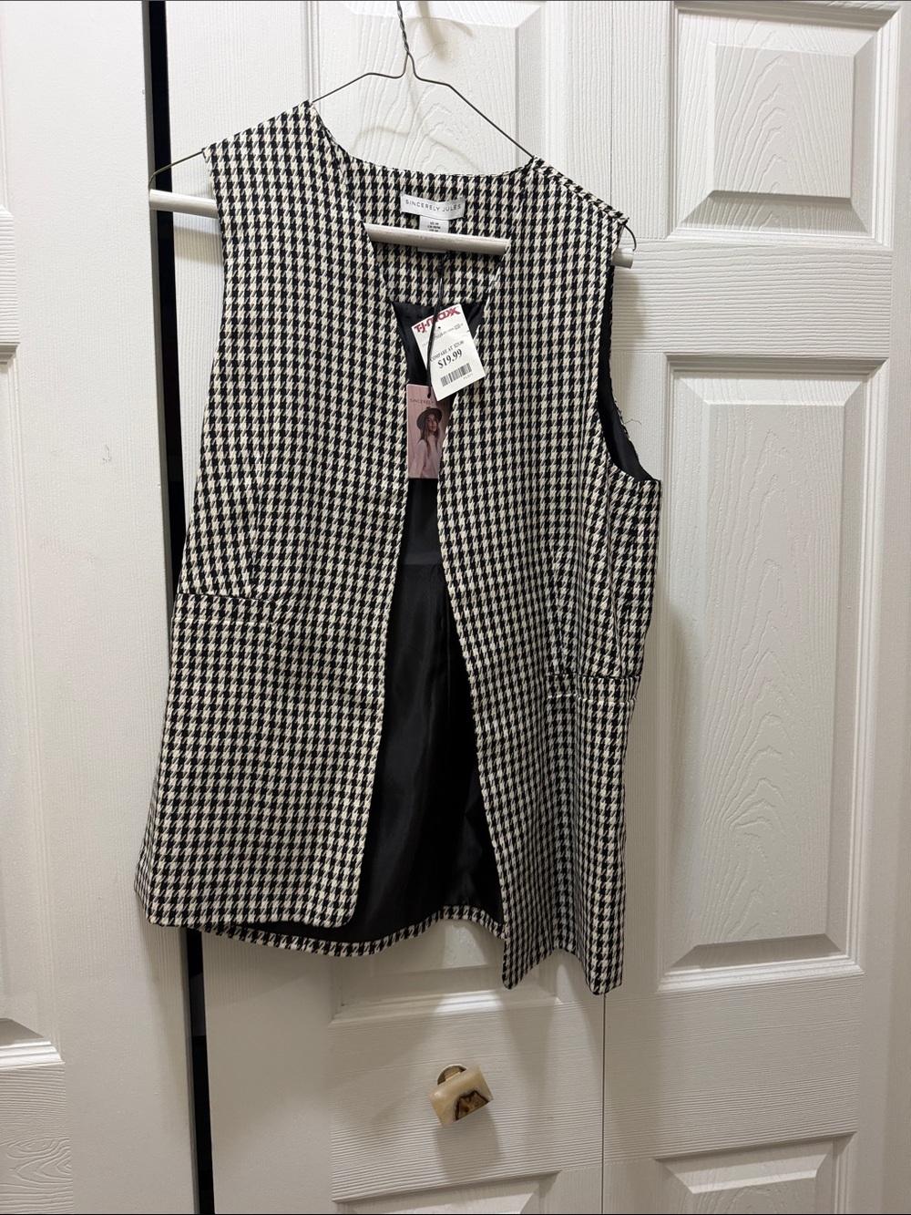 Black and white gorgeous vest